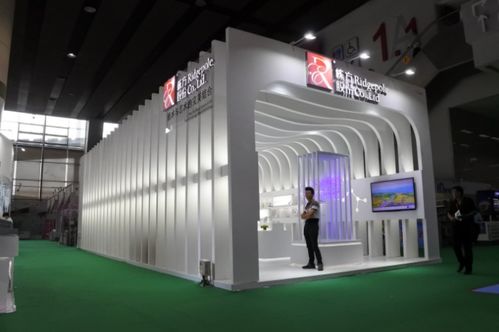 簡約與時尚交融 高效展示企業產品信息的展臺設計新思路